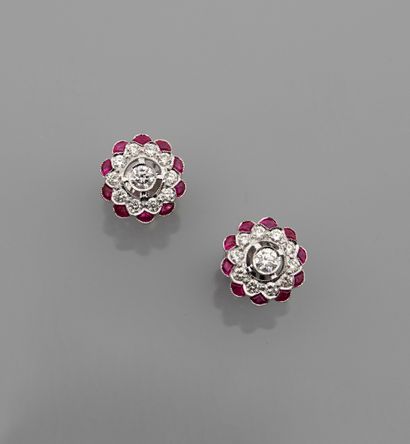 null Earrings in white gold, 750 MM, set with diamonds totaling 1 carat within a...