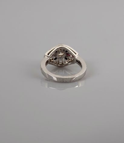 null White gold ring, 750 MM, centered with a diamond in a setting of 0.35 carat...