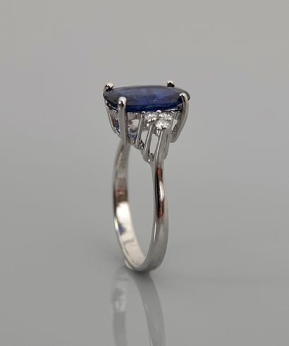 null Ring in white gold, 750 MM, set with an oval sapphire weighing 2.46 carats accompanied...