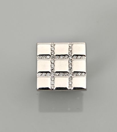 null Stylized ring forming a square tray in white gold, 750 MM, smoothed decorated...