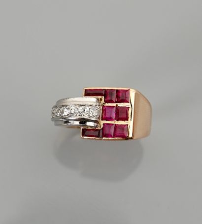 null Bague asymétrique en or rose, 750 MM, ornée de rubis calibrés et diamants, peut...