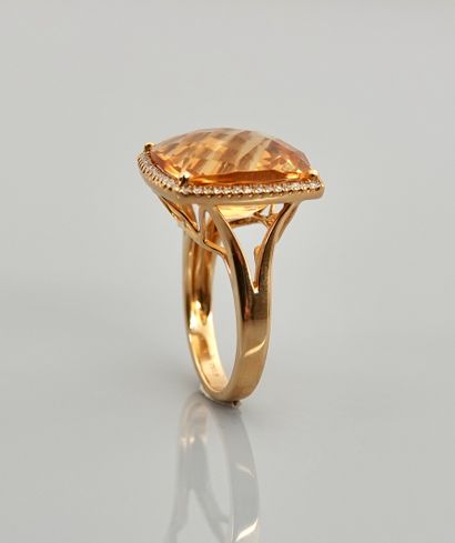 null Yellow gold ring, 750 MM, set with a faceted cushion-cut citrine weighing 12.80...