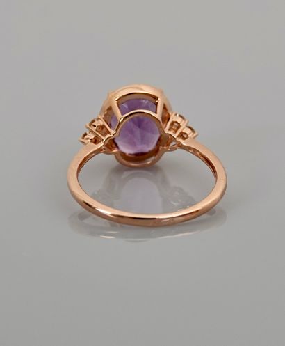 null Pink gold ring, 750 MM, set with an amethyst weighing 2.60 carats surrounded...