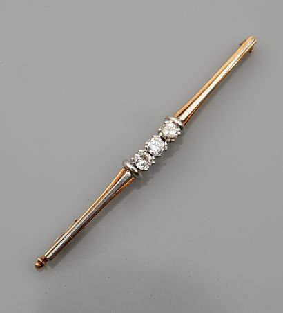 null Barrette brooch in yellow and white gold, 750 MM, centered with three diamonds,...