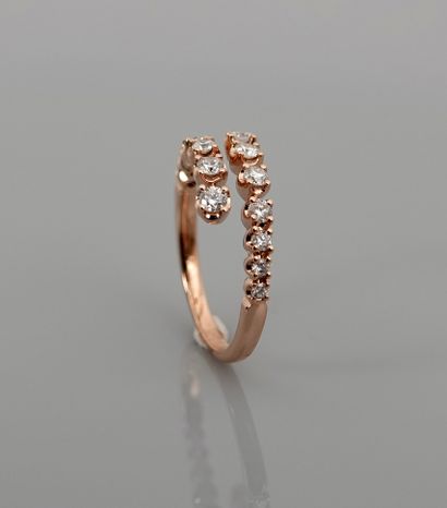 null Yellow gold ring, 750 MM, drawing two strands of diamonds total 0.60 carat,...