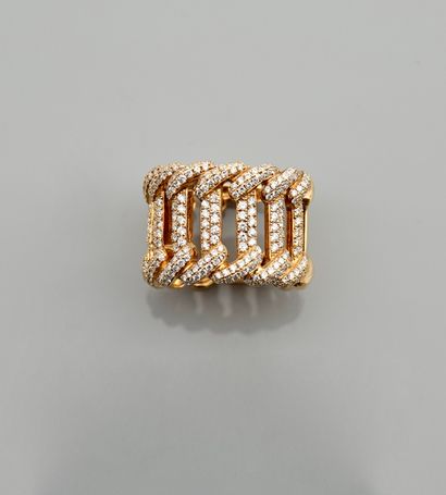 null Yellow gold openwork ring, 750 MM, centered with seven diamond-covered motifs...