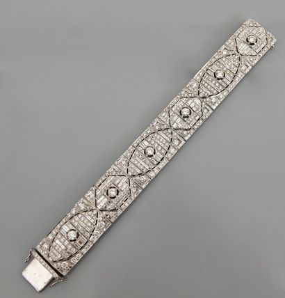 null Bracelet plat, articulé en or gris, 750 MM, recouvert de diamants ronds et taille...
