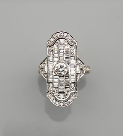 null Bague en or gris, 750 MM, recouverte de diamants taille baguette et ronds, total...