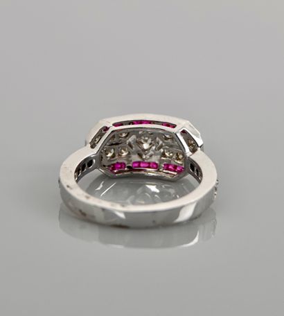 null Ring drawing a rectangular tray in white gold, 750 MM, decorated with rubies...