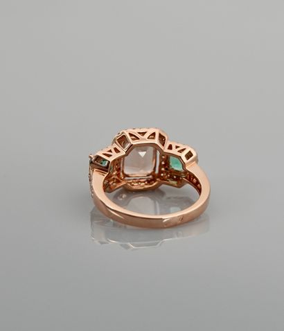 null White gold ring, 750 MM, centered with a morganite (yellow beryl) weighing 2...