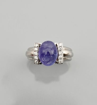 null White gold ring, 750 MM, set with a cabochon tanzanite weighing 5.30 carats...