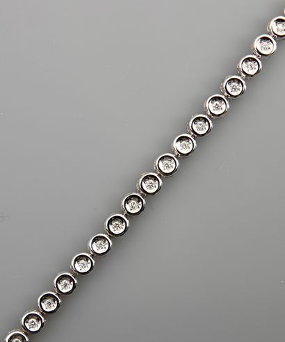 null Bracelet ligne en or gris, 750 MM, souligné de 40 diamants total 0,50 carat,...