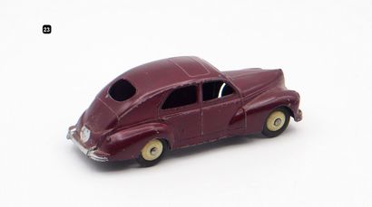 null DINKY TOYS FRANCE (1)

- # 24 R PEUGEOT 203

Variante 1a de 1951. Petite lunette,...