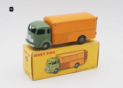 null DINKY TOYS FRANCE (1)

- # 33 A SIMCA CARGOFOURGON

Cabine, châssis jantes vert...