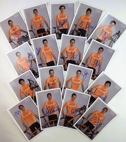 null SPAIN : 32 autographs

SPAIN - Team EUSKAETEL EUSKADI 2008 - Set of 17 photos...
