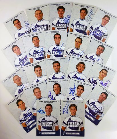 null ITALIE – Team FASSA BORTOLO 2003 – Ensemble de 22 autographes sur photos (cartonnées,...