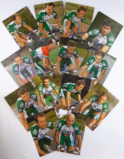 null FRANCE - Team CREDIT AGRICOLE 2007 - Set of 26 autographs on illustrated cards...