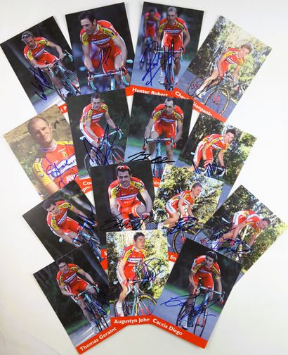 null 2008 : 45 autographs

SWEDEN - Team CYCLE COLLSTROP 2008 - Set of 13 autographed...