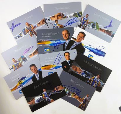 null FRANCE - Team AG2R 2007 - Set of 31 autographs on illustrated cards with presentation...