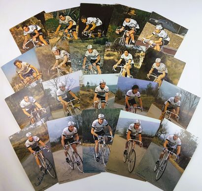  COLLECTION de 60 autographes sur cartes-photos de 1975 à 1981 (cartonnées 10,5 x...