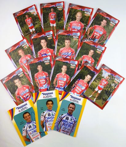 null ITALIE 2008 : 34 autographes

ITALIE – Team LAMPRE 2008 – Ensemble de 18 photos...