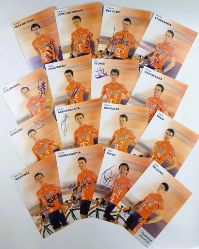 null SPAIN 2001 : 32 autographs

SPAIN - Team EUSKALTEL EUSKADI 2001 - Set of 16...