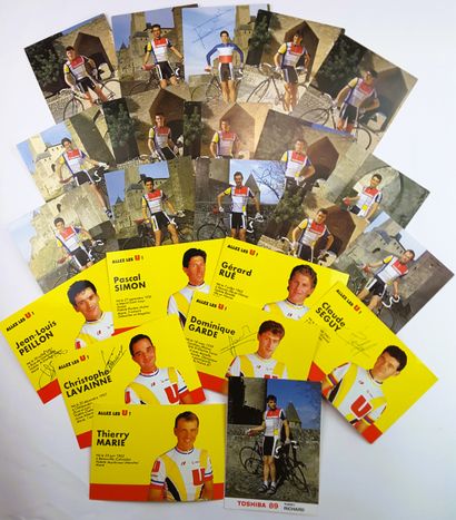  FRANCE 1989 : 55 autographes 
FRANCE – Equipe SUPER U 1989 – Ensemble de 7 cartes...