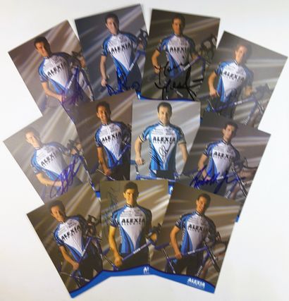 null ITALIE 2001 : 25 autographes

ITALIE – Team SAECO 2001 – Ensemble de 14 photos...