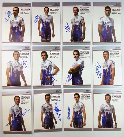 null RUSSIE – Team KATUSHA 2009 - Ensemble de 24 autographes sur fiches illustrées...