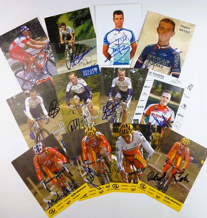 null MISCELLANEOUS 2001 - Set of 24 autographs on photos, postcards or illustrated...