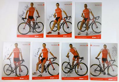 null GERMANY 2008 : 24 autographs

GERMANY - Team GEROLSTEINER 2008 - Set of 17 illustrated...