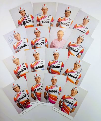  FRANCE 1989 : 55 autographs 
FRANCE - SUPER U Team 1989 - Set of 7 postcards with...