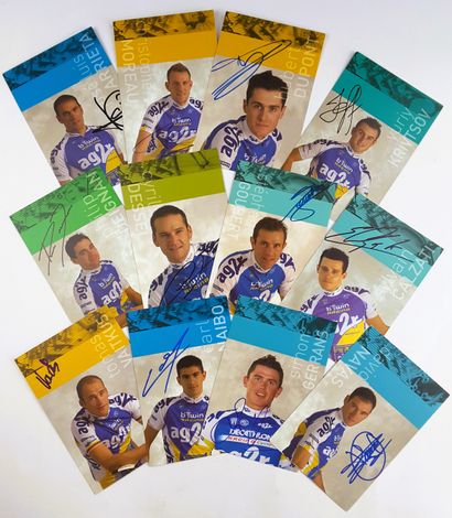 null FRANCE – Equipe AG2R 2006 - Ensemble de 24 autographes sur fiches illustrées...