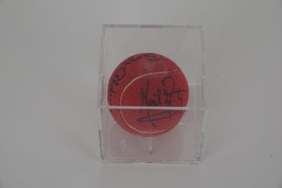 null Apollo 11 : boite plexi glass 8 x 16 x 8 cm avec une balle Coca-Cola et sa boite...