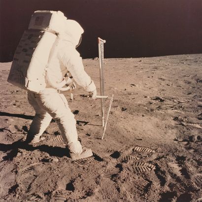  Nasa. Mission historique Apollo 11. Au cours de la célèbre "Moon Walk", les astronautes...