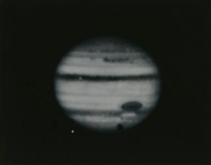  NASA. Astronomie. Rare photographie de la planète JUPITER en lumière bleue depuis...