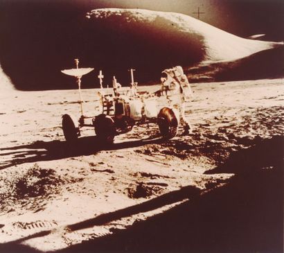 null Nasa. Apollo 15. James Irvin and the Rover in front of Mount Hadley. July 1971....