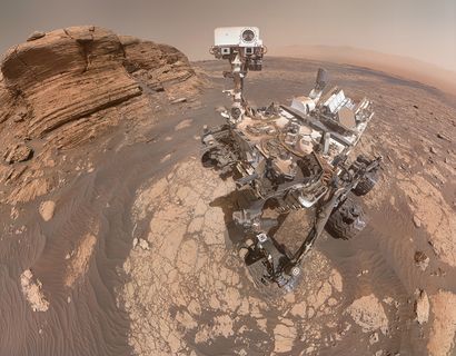 null NASA. LARGE FORMAT. Self-portrait of the american rover martine : CURIOSITY....