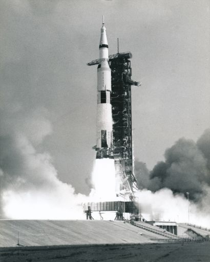 null Nasa. Décollage historique de la fusée Saturne V emportant à son bord les 3...