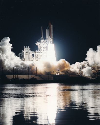 null NASA. Beau tableau photographique de la navette spatiale ATLANTIS (Mission STS-101)...