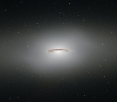 null Nasa. GRAND FORMAT. Cette galaxie saisie par le télescope HUBBLE semble être...