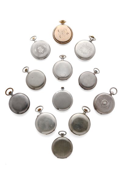 OMEGA, LONGINES et divers 
A LOT OF 12 POCKET WATCHES Metal and silver pocket watches...