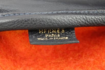 null 
HERMES Paris Made in France 




Victoria bag in Rocabar wool and navy grained...
