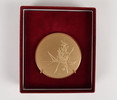 null Georges Mathieu (1921-2012)

Gilt bronze medal, Aquitaine Antar, signed and...