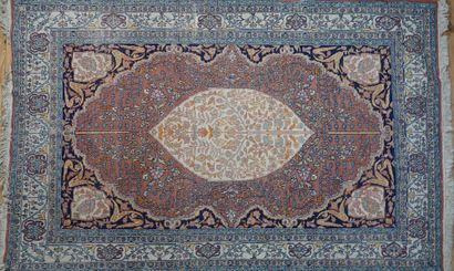 null A batch of 11 oriental rugs

Dimensions from 100 x 60 cm to 390 x 200 cm