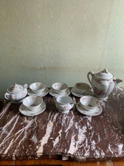 null Part of service in porcelain of Limoges: 5 teacups, 9 saucers, 1 teapot and...