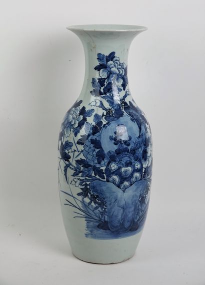 null China

Blue and white porcelain vase

19th century

H 58 cm (cracks)