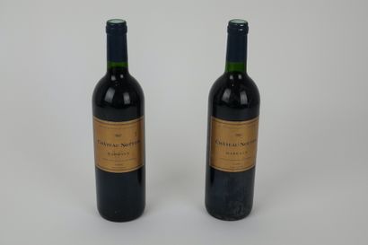null 2 bouteilles Château NOTTON - Margaux 1997 

Etiquette légèrement marquées.

Expert...