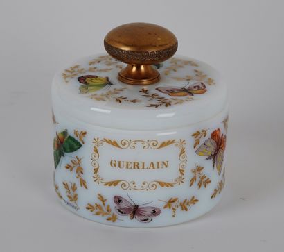 null GUERLAIN - Crystal and bronze

Soapy opaline bottle of cylindrical section and...