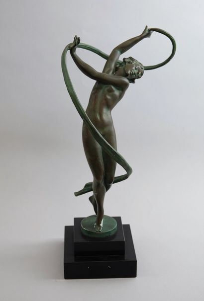 null MAX LE VERRIER ( 1891-1973), Nude dancer with scarf Eprueve in metal with green...